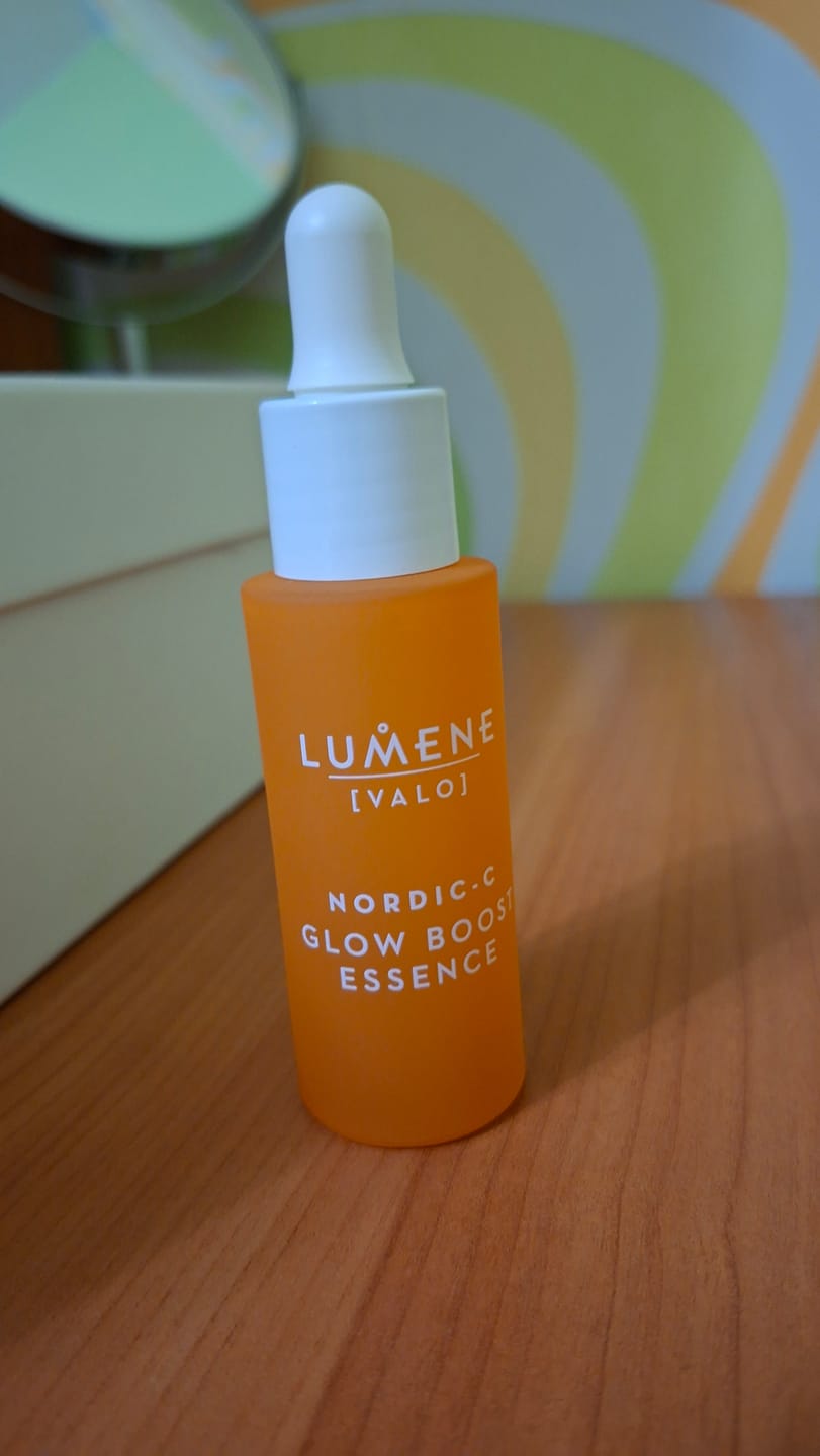 Customer photo review of Хиалуронова есенция арктическо сияние с витамин С Lumene NORDIC-C Valo