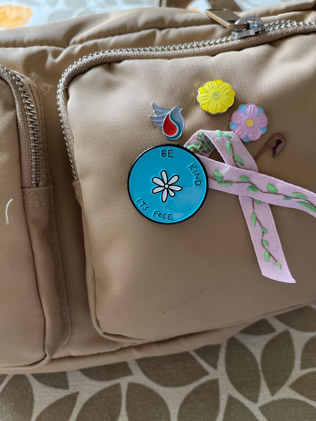 Customer photo review of Pin Be kind it´s free