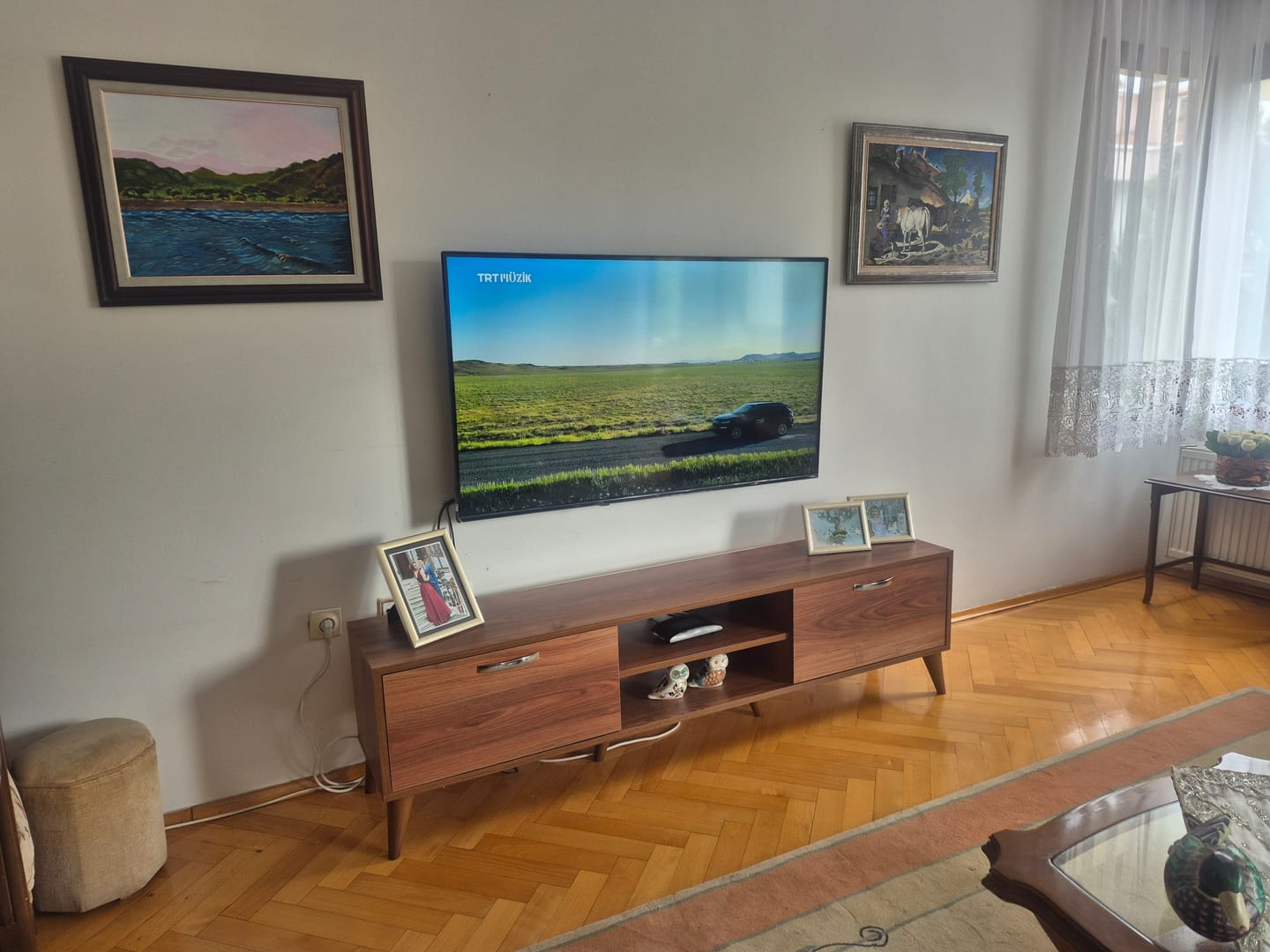 Customer photo review of Rani A9 Tv Ünitesi Modern Ayaklı Tv Sehpası 180 cm Minyatür Ceviz