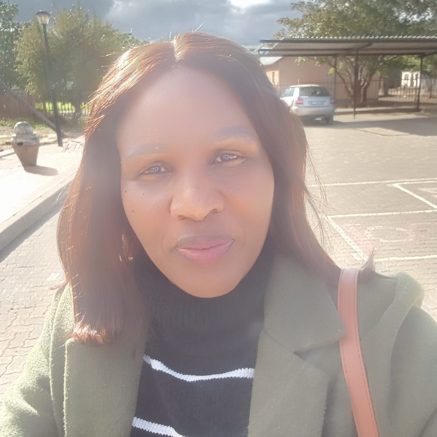 Customer photo review of Vietnam 2 X 6 Lace Wear And Go Super Drawn Bob Wigs