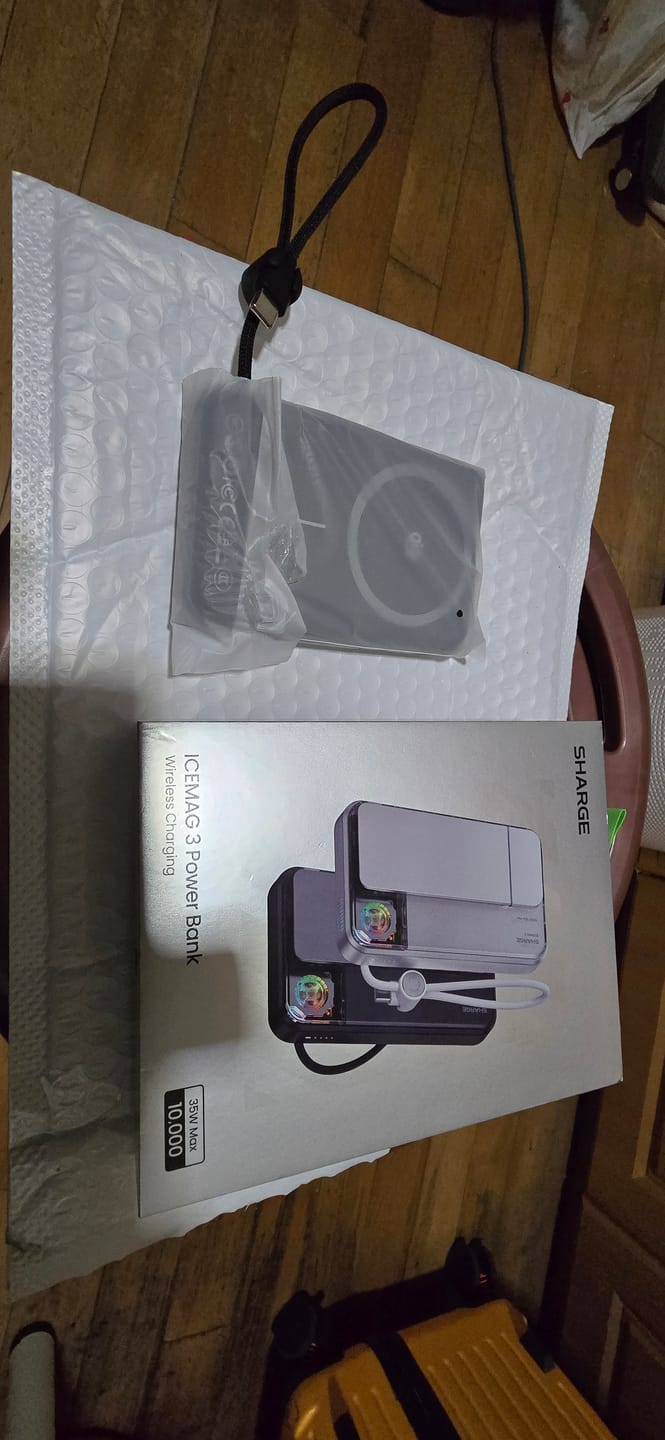 Customer photo review of Sharge ICEMAG 3 (10,000mAh 3A 35W Qi2 Wireless)