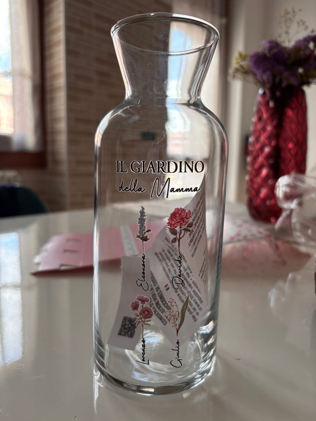 Customer photo review of Il giardino della mamma – Vaso in vetro personalizzato con nome e fiori per mamma e nonna
