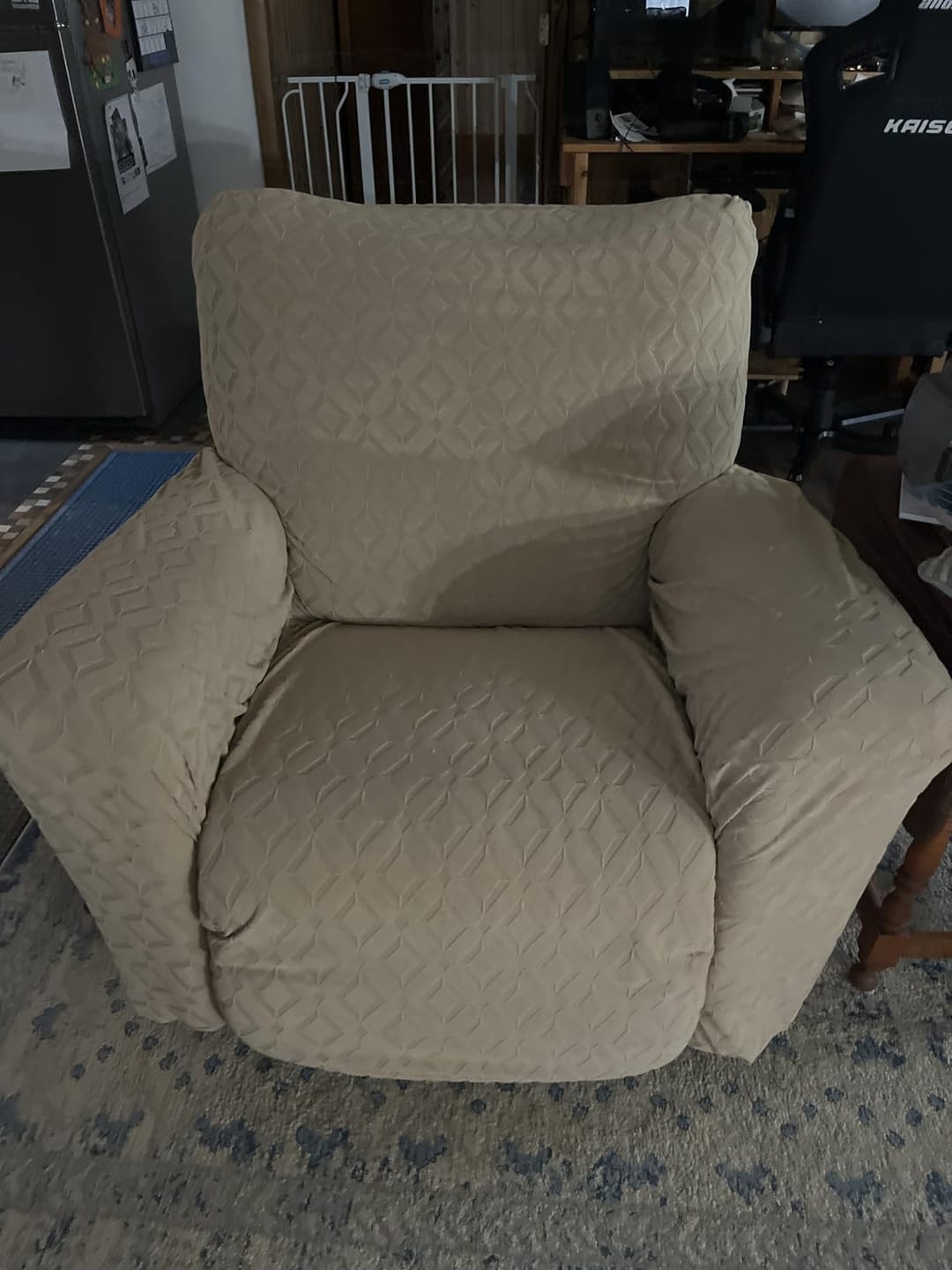 Customer photo review of Stretch Waterproof Recliner Sofa Cover with Pockets Washable Recliner Slipcovers