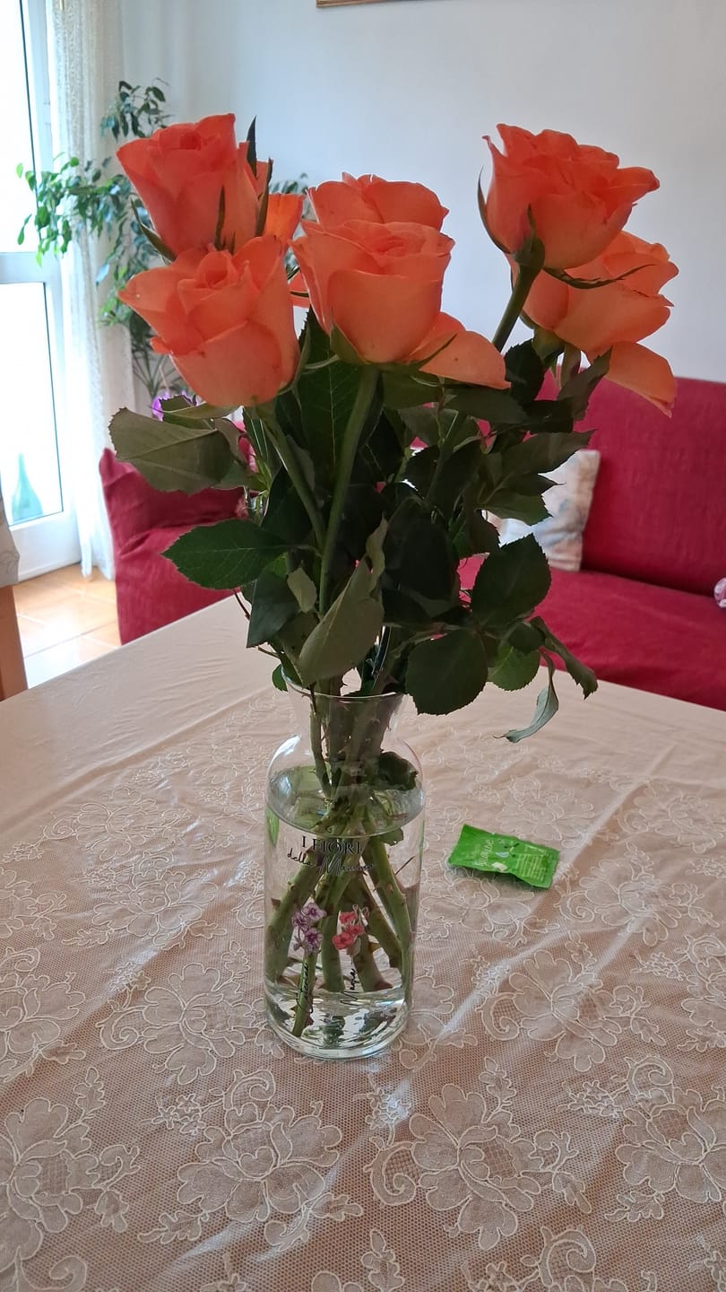 Customer photo review of Il giardino della mamma – Vaso in vetro personalizzato con nome e fiori per mamma e nonna