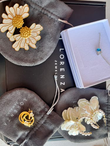 Customer photo review of Personaliza Tu Collar Birthstone Gota Plateado