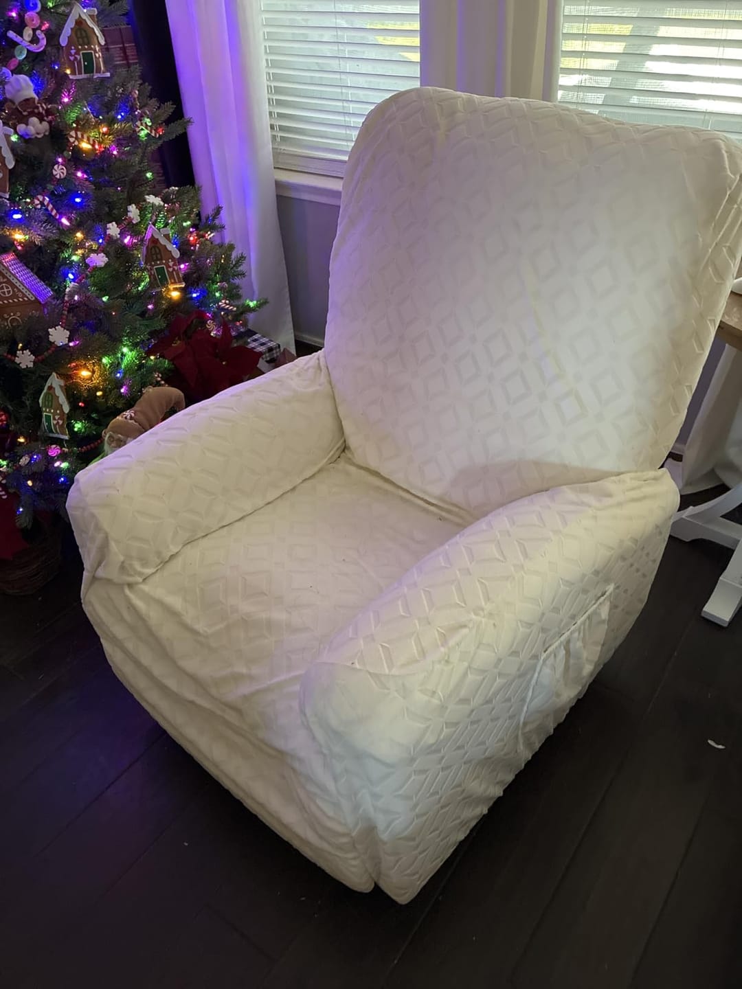 Customer photo review of Stretch Waterproof Recliner Sofa Cover with Pockets Washable Recliner Slipcovers