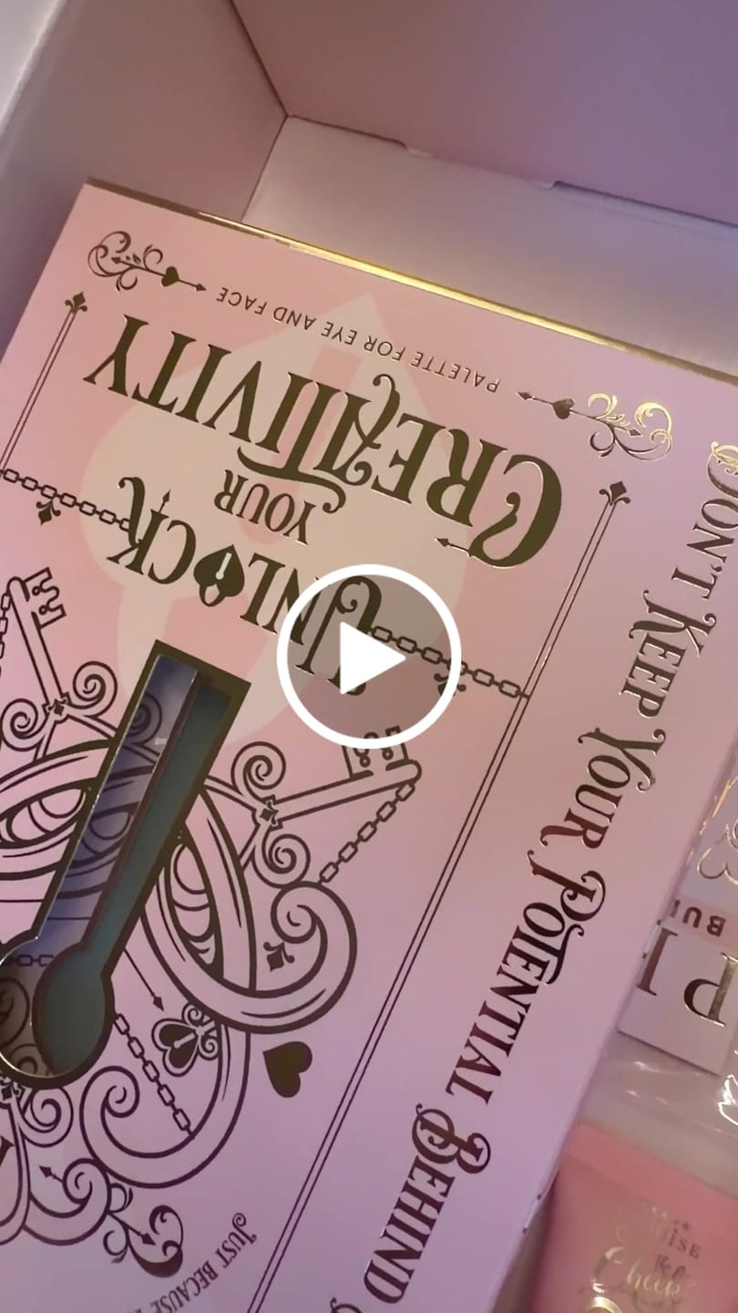 Reseña en vídeo del cliente del rubor líquido The Cheek Of It Revista Legally Pink