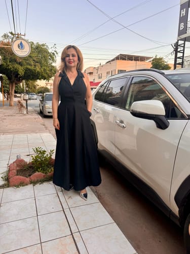 Customer photo review of Estefanía Halter Lapel Maxi Vestido