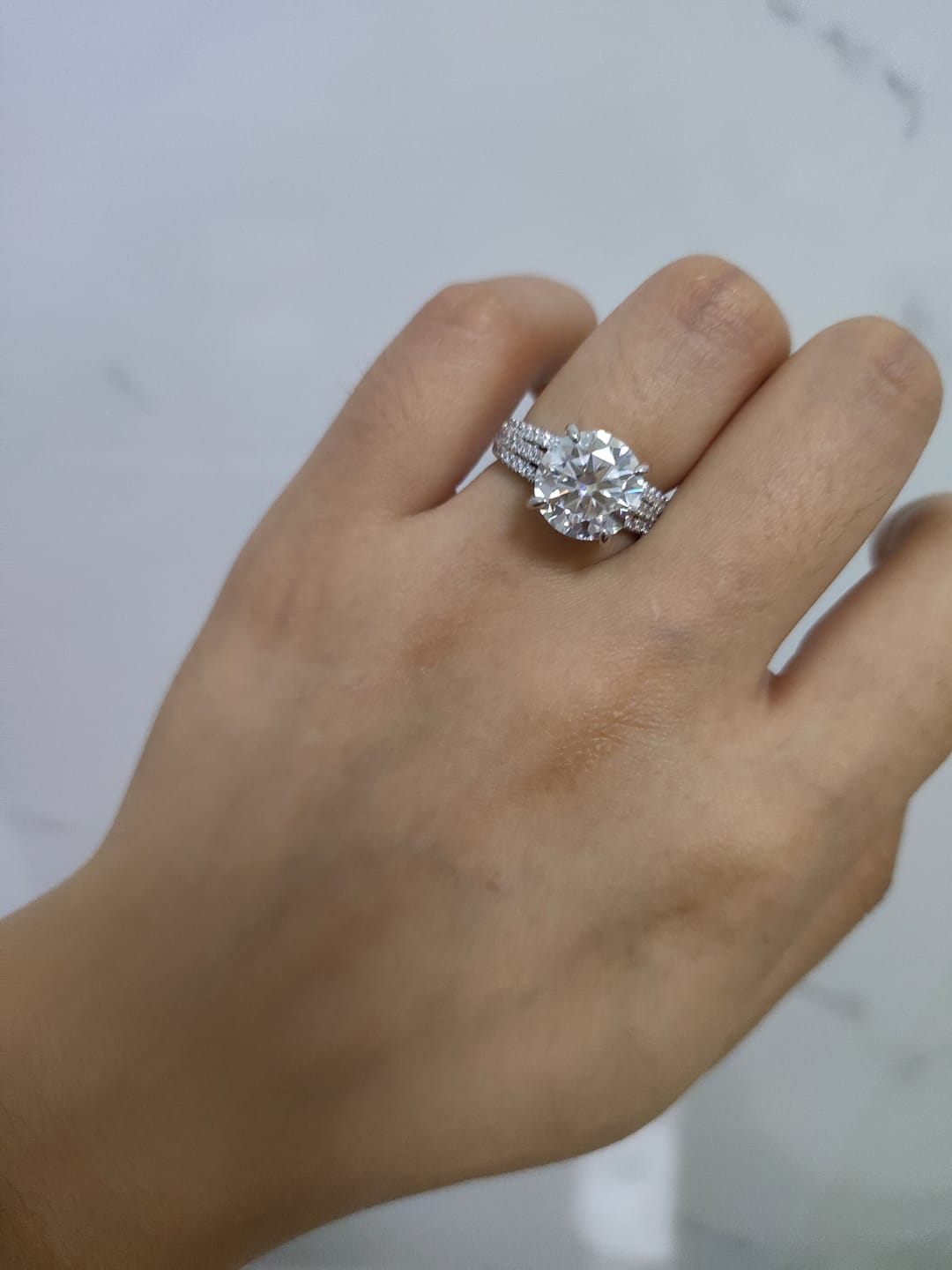 Customer photo review of S925 Moissanite 4.0 Carat Round Cut White Gold Engagement Ring Travel Ring For Women