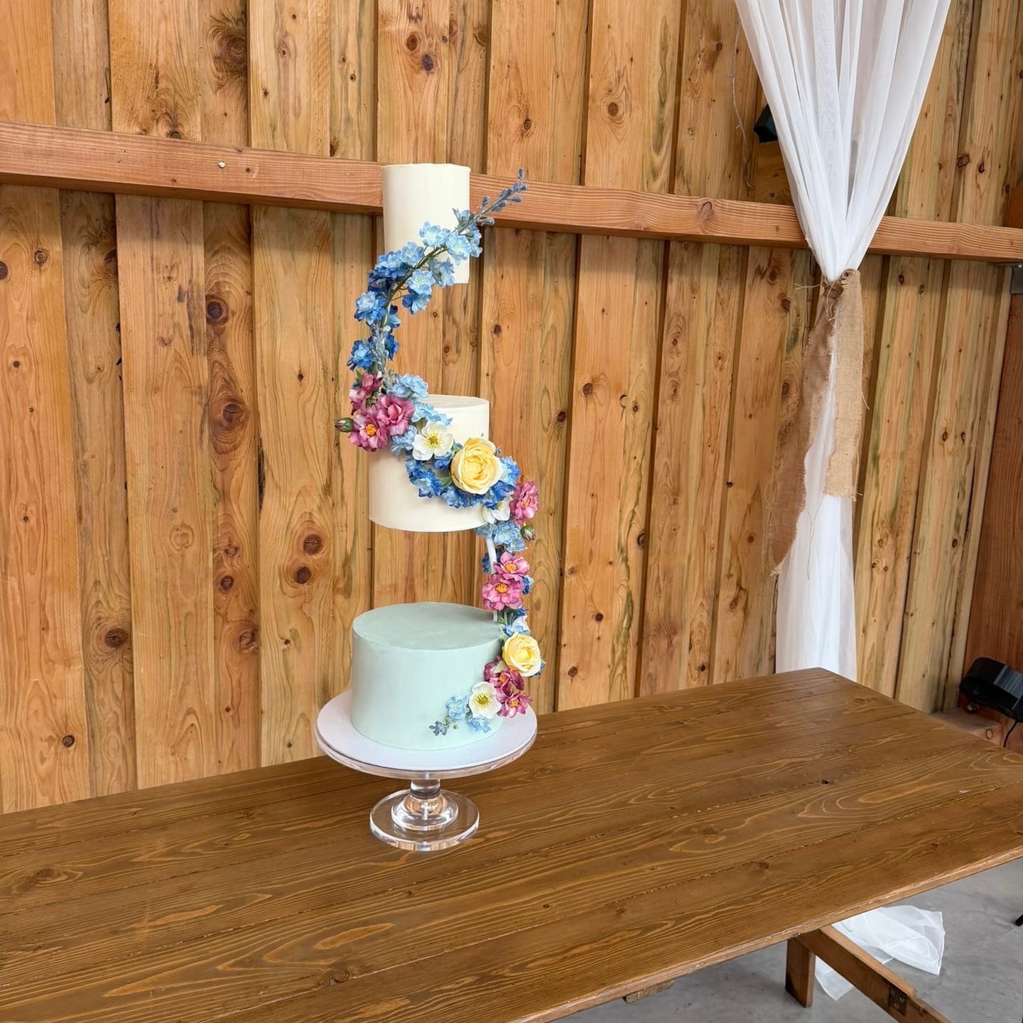 Customer photo review of PropBundle - Round Floating Side Bar PropSecure® Cake Separator, Pins & Cake Board