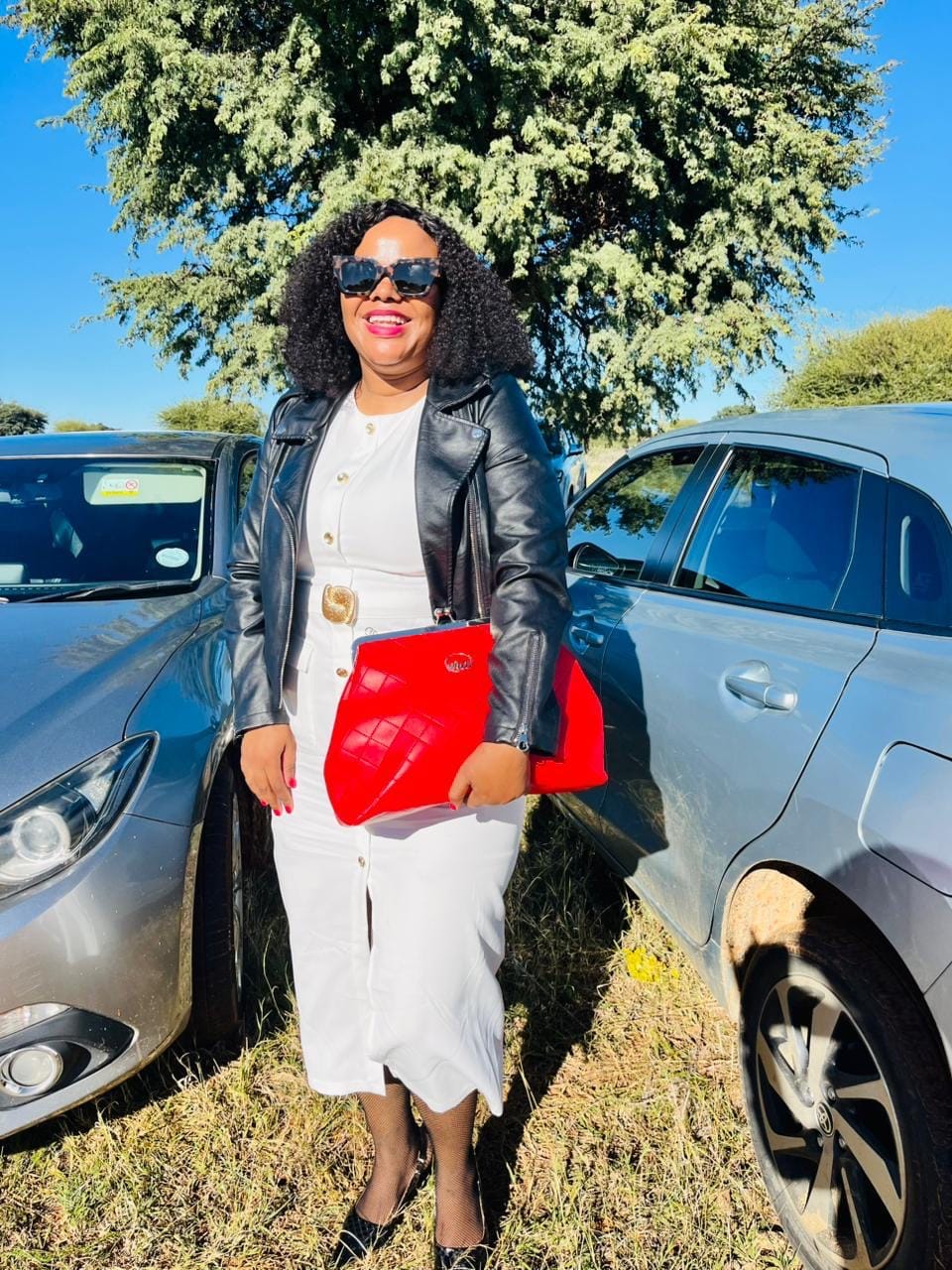 Customer photo review of ERA Oversized Kisslock Chain Bag – Red