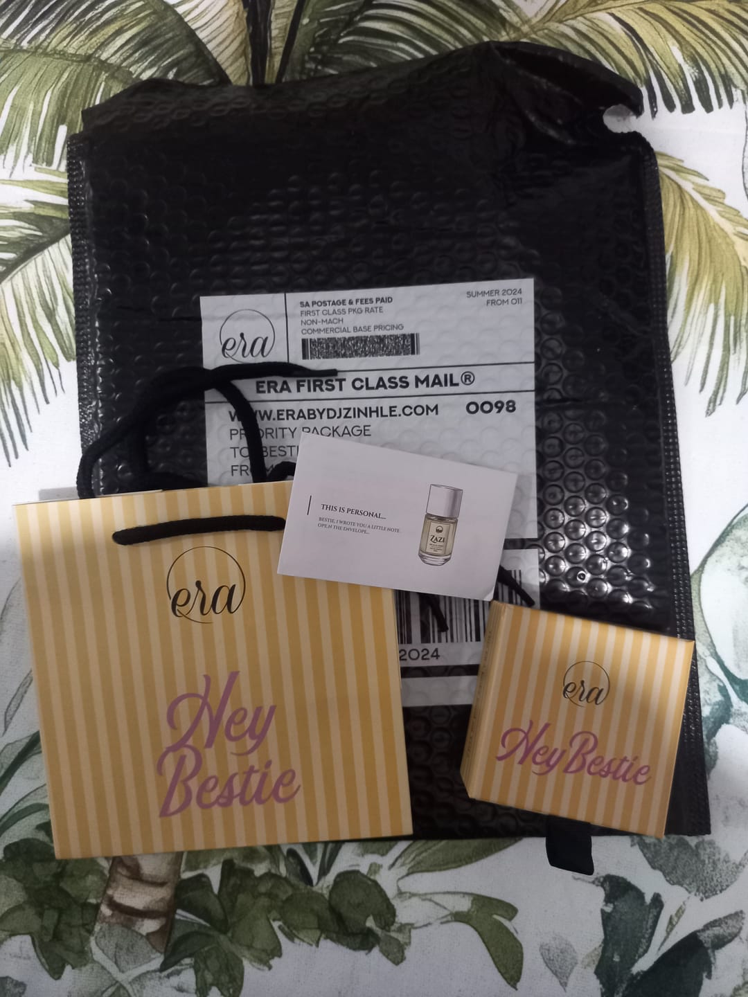 Customer photo review of Yellow Era Gift Bag