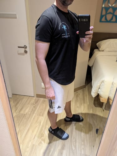 Customer photo review of PARADISE PALM DROP-CUT T-SHIRT - BLACK