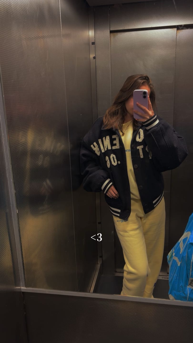 Kundenbewertung mit Foto der GRADIENT LOGO STRAIGHT LEG SWEATPANTS BUTTER YELLOW