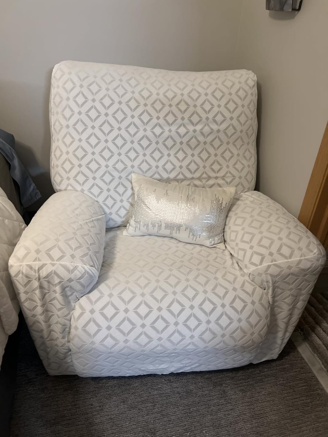 Customer photo review of Stretch Waterproof Recliner Sofa Cover with Pockets Washable Recliner Slipcovers