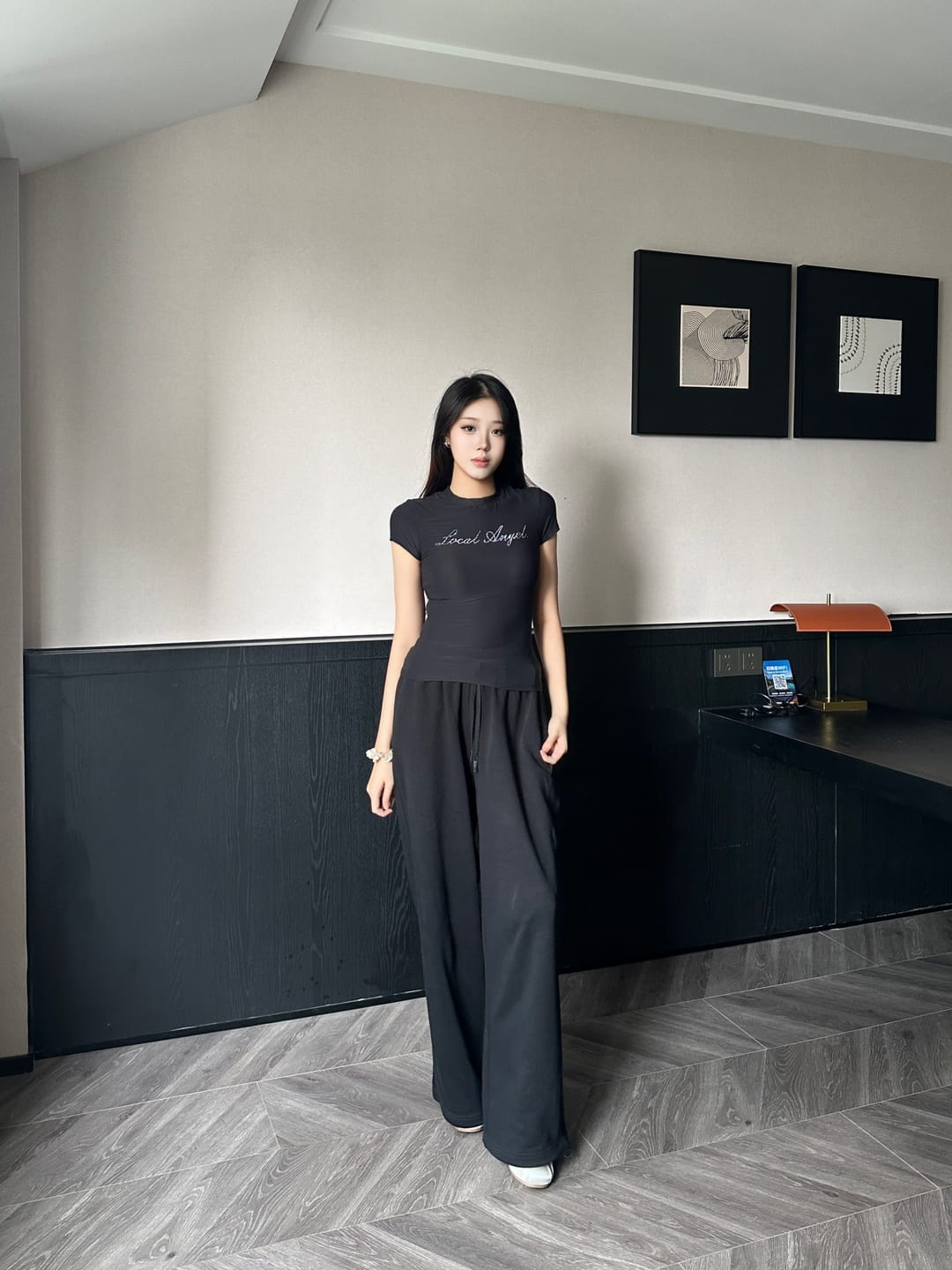 Customer photo review of ROVENTE Soft-Fleece Wide-Leg Sweatpants