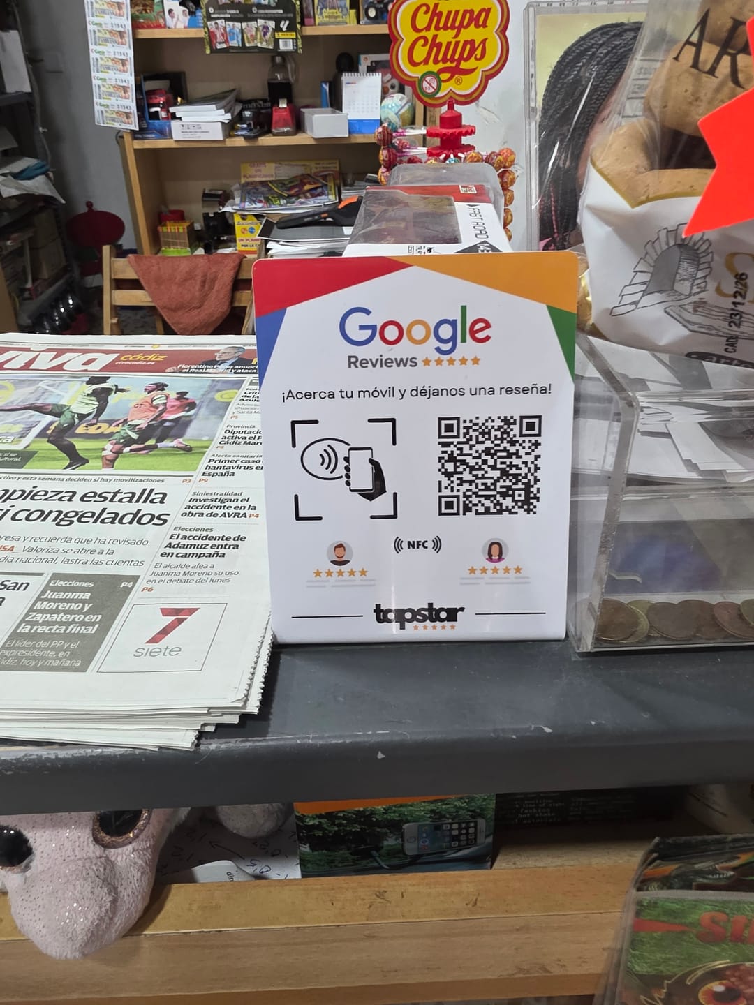 Customer photo review of Expositor Reseñas Google NFC y QR