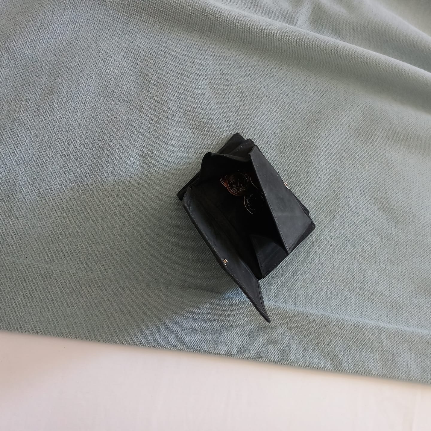 Customer photo review of Slimstar AirTag-Edition slim wallet with large coin pocket