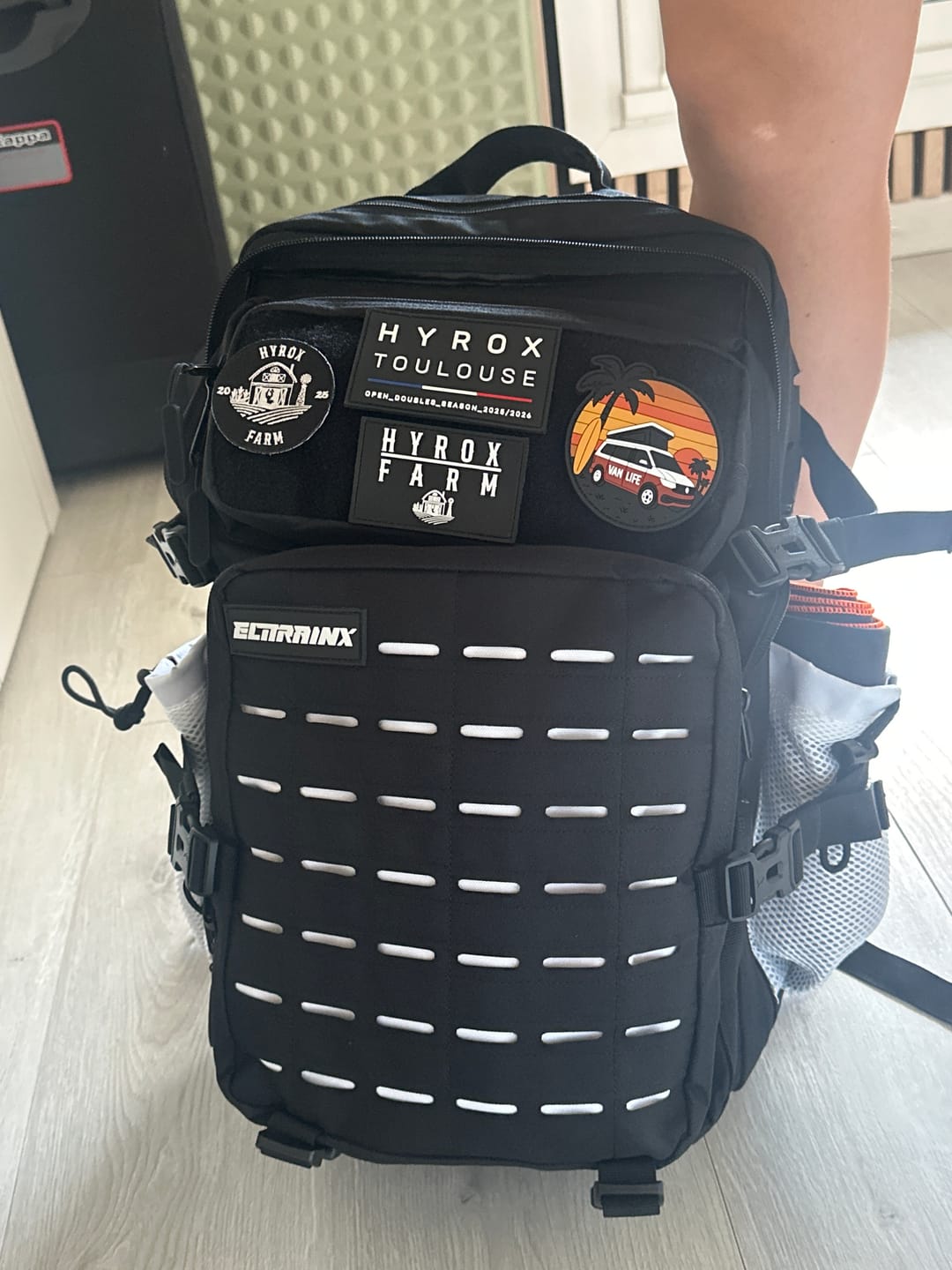 Customer photo review of Mochila Táctica V2 45L All In Negro y Blanco