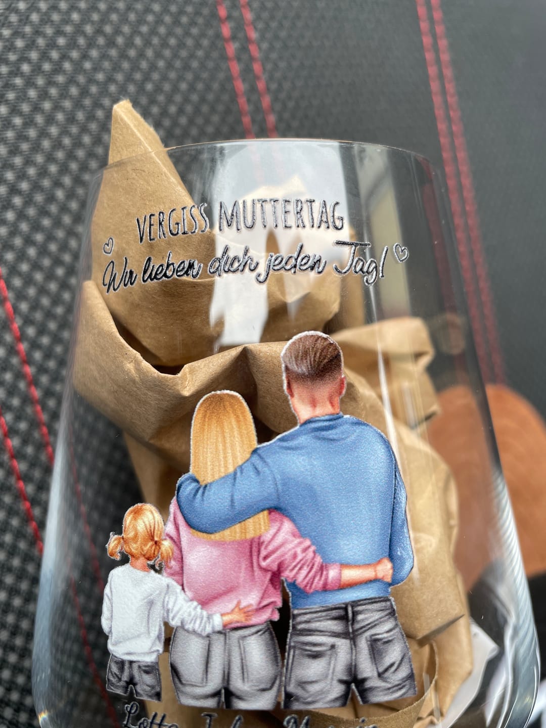 Customer photo review of Jeden Tag – Personalisiertes Weinglas zum Muttertag und Vatertag
