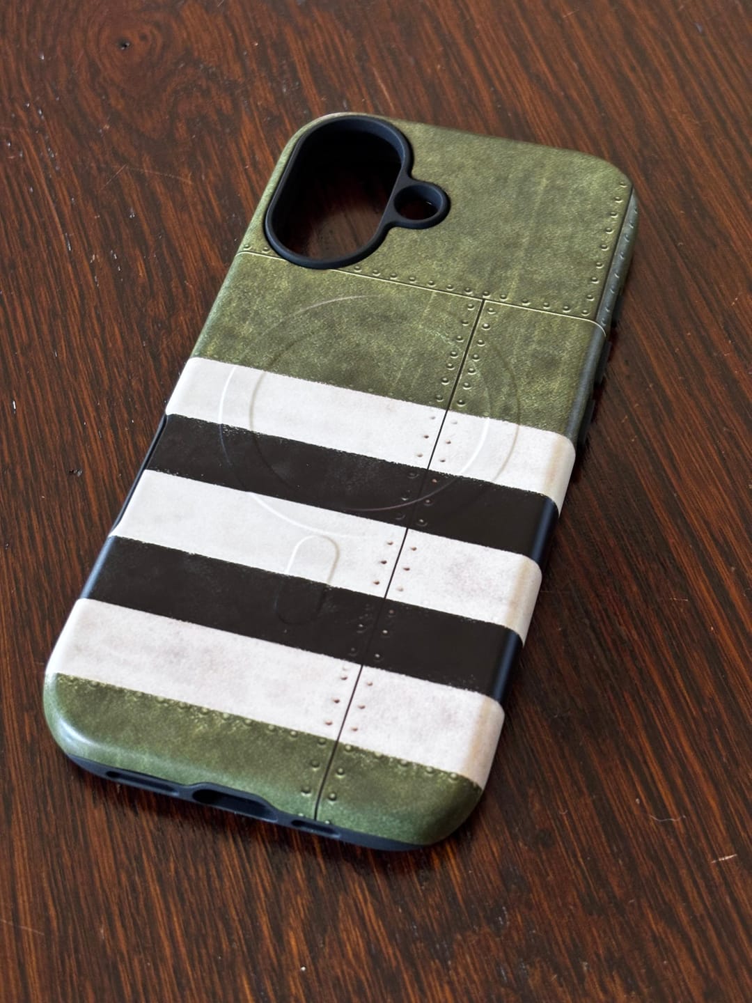 Customer photo review of Invasion Tough Magnetic iPhone Case