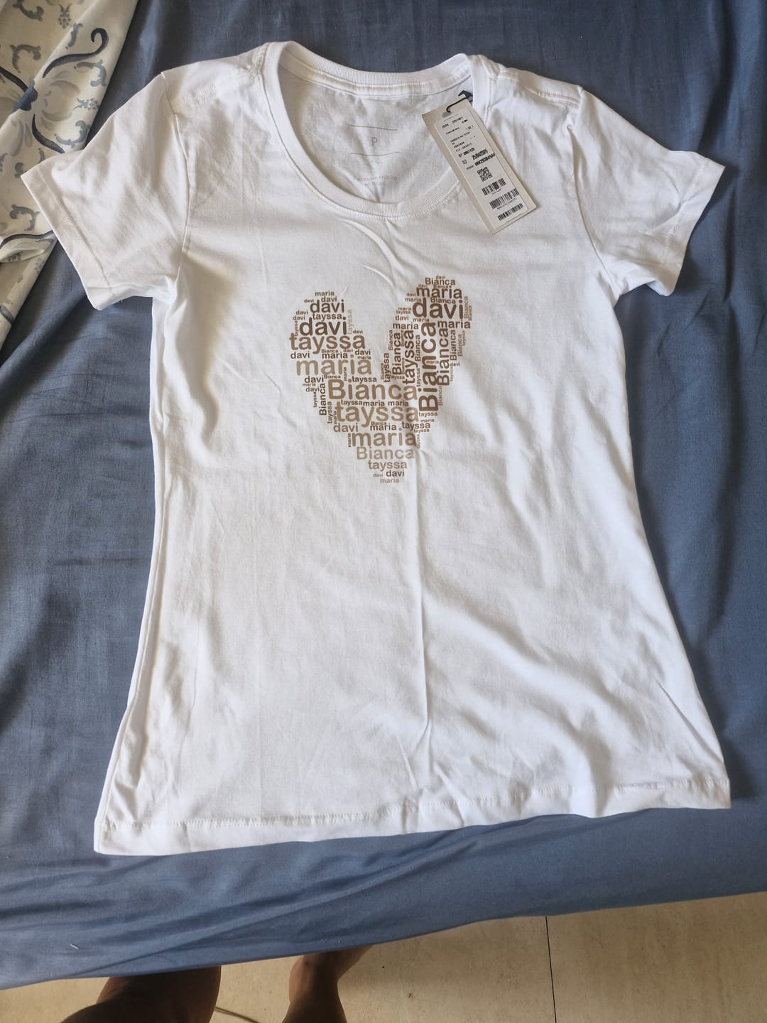 Customer photo review of Camiseta Personalizada CORAÇÃO DE PALAVRAS - Algodão 100%