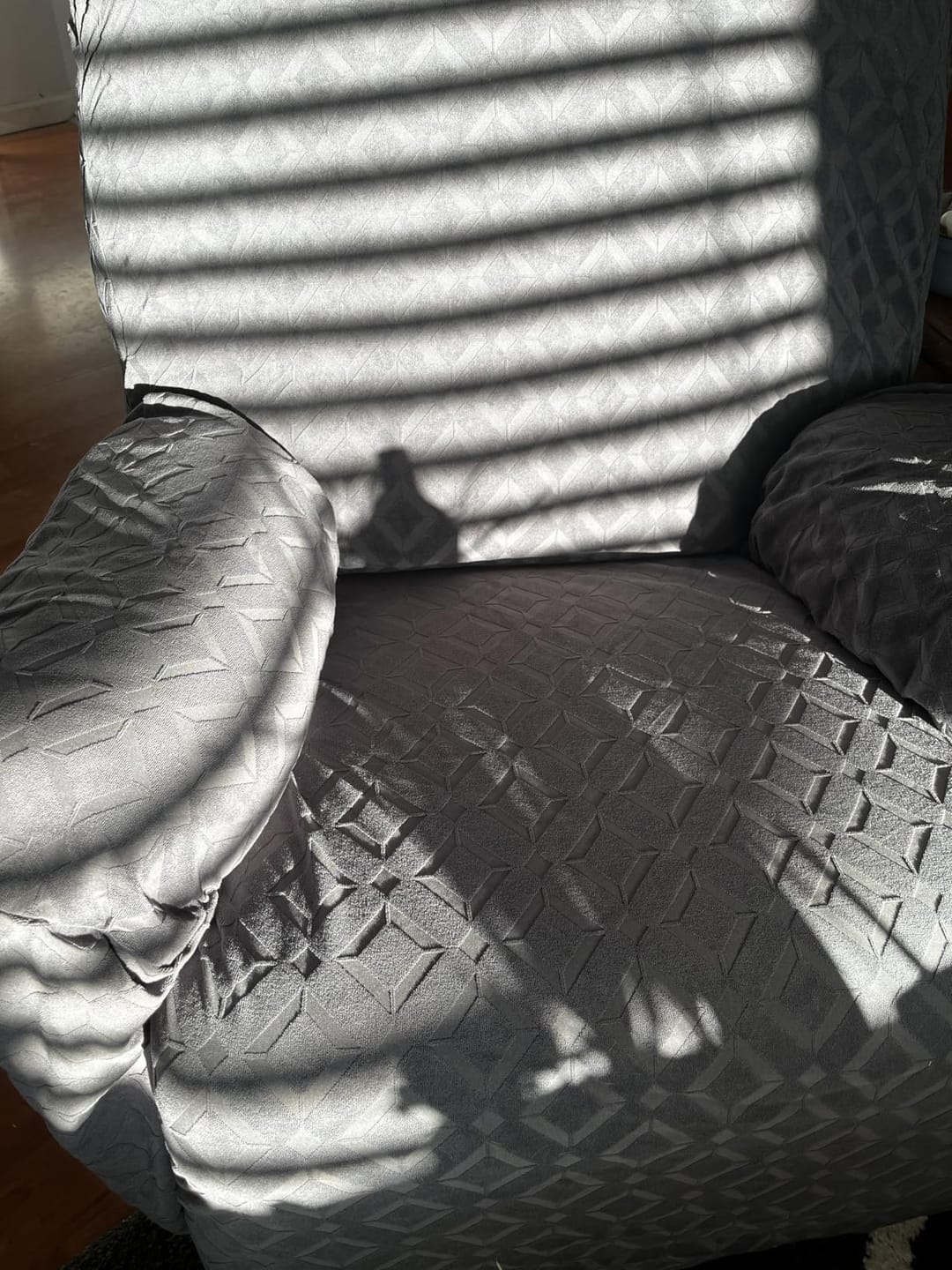 Customer photo review of Stretch Waterproof Recliner Sofa Cover with Pockets Washable Recliner Slipcovers