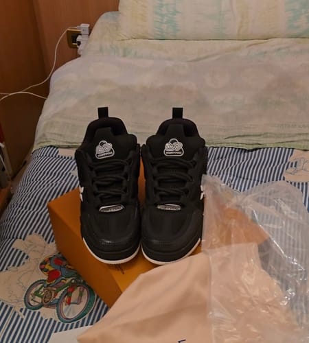Recensione con foto di un cliente su Sneakers LV Skate Nera/Bianca