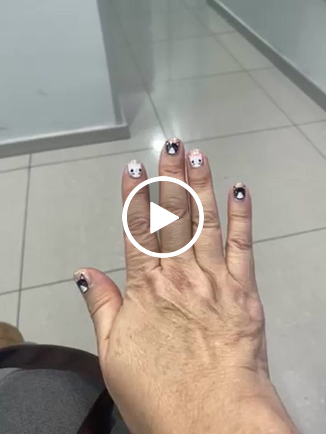 Customer video review of Gatitos Transparentes | Stickers de Esmalte