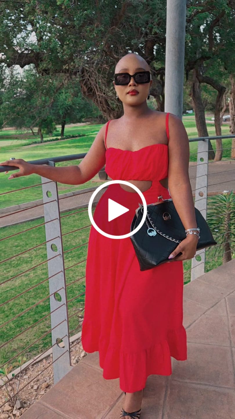Customer video review of ERA Oversized Kisslock Chain Bag – Black