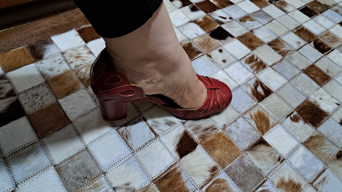 Customer photo review of Boneca Laço Vermelho