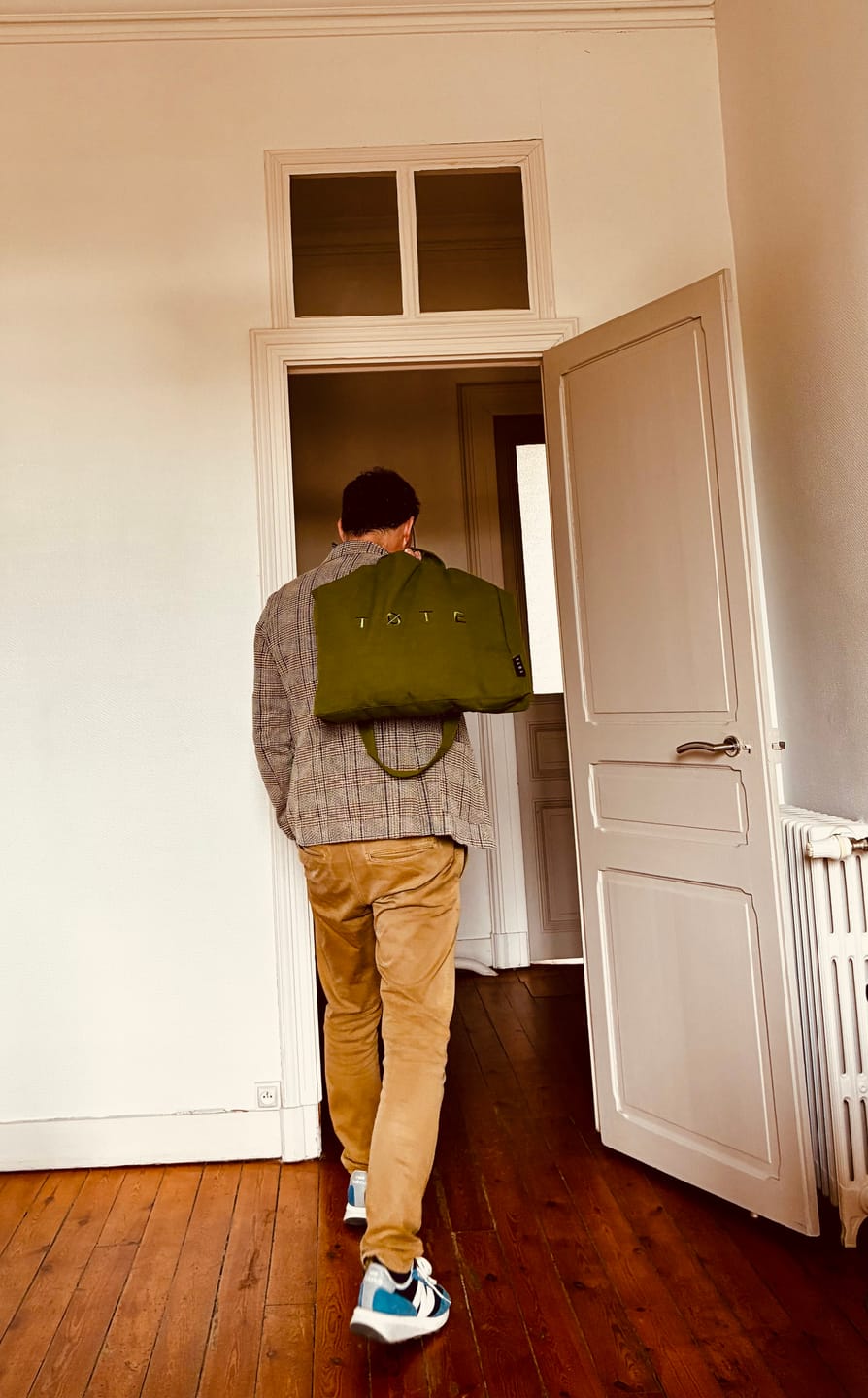 Customer photo review of Khaki Green TØTE Bag | Stitched