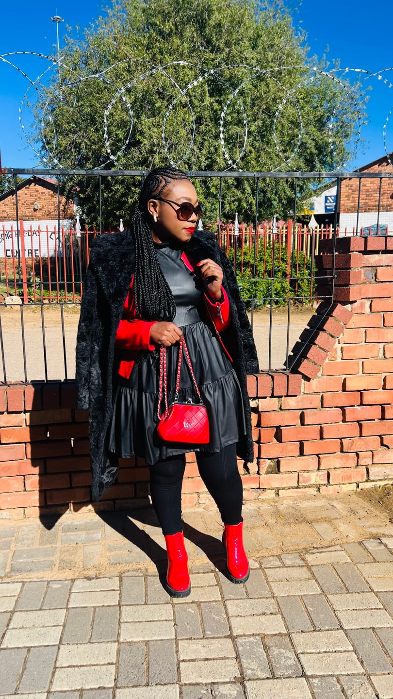 Customer photo review of ERA Mini Kisslock Chain Bag – Red