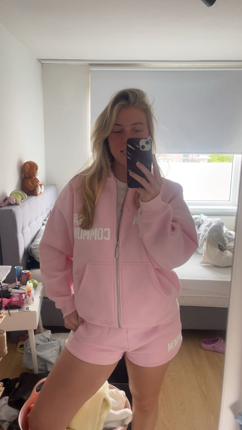 Customer photo review of GATED COMMUNITY SHORTS LIGHT PINK