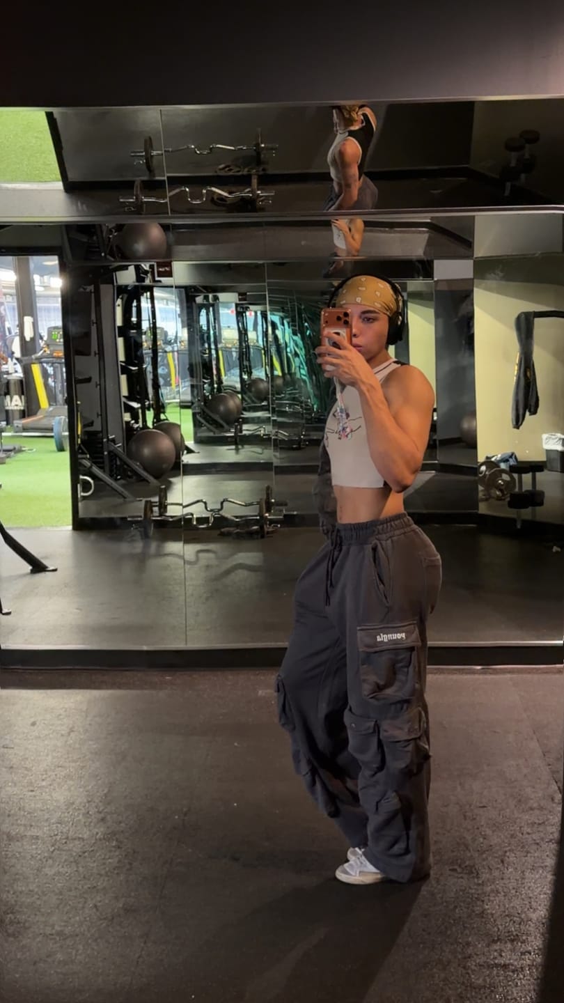 Customer photo review of 2005 - Hella Pocket Sweats