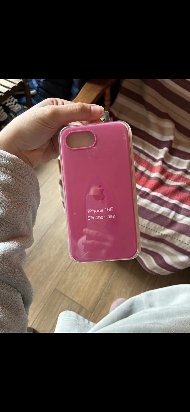 Customer photo review of Husa Silicon pentru iPhone 16E, Dragon Fruit