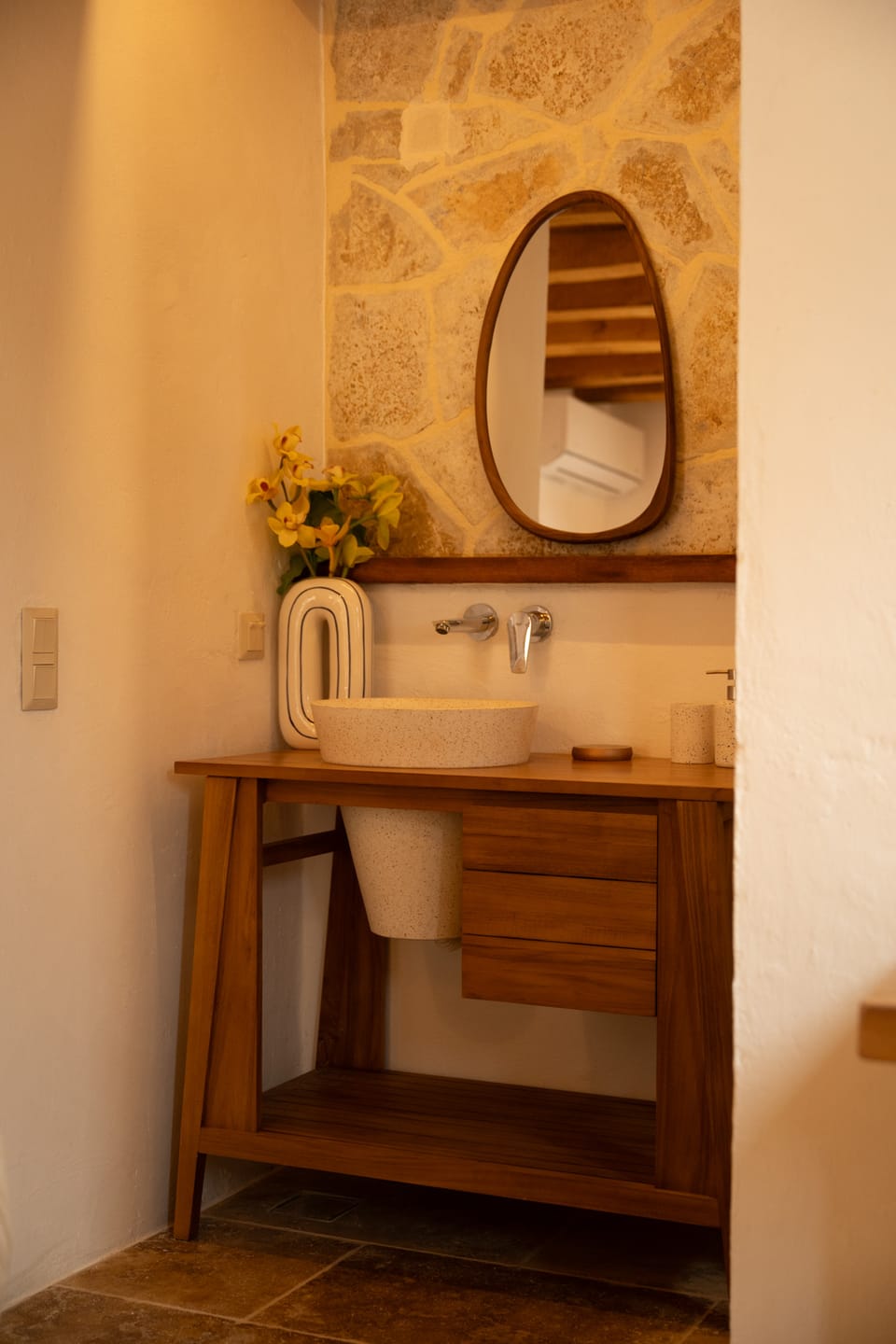 Customer photo review of Καθρέφτης Luxon - MDF Ξύλο Καφέ W38,5 x L2 x H64,5 cm HOUSE NORDIC