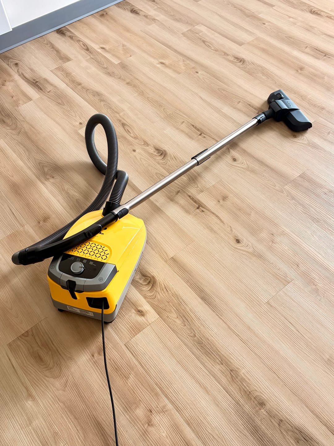 Customer photo review of Miele Guard S1 Vacuum Cleaner - Sunset Yellow