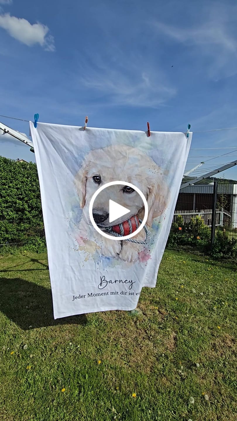 Customer video review of Personalisierte Decke "Aquarell Haustier"