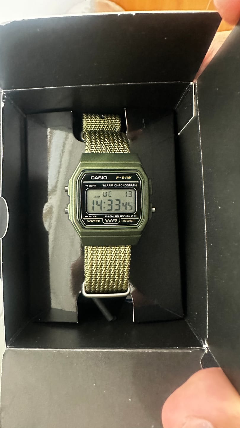 Customer photo review of Correa Nato Dando La Hora Verde
