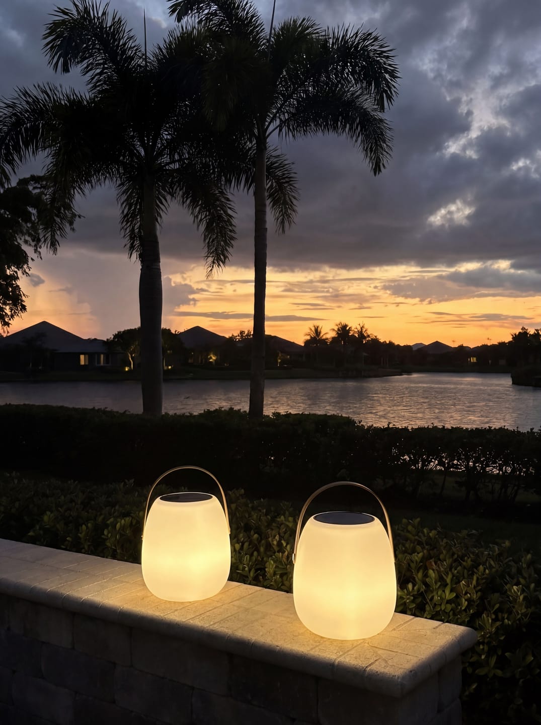 Avis client illustré d'une photo : lampe solaire portable de terrasse
