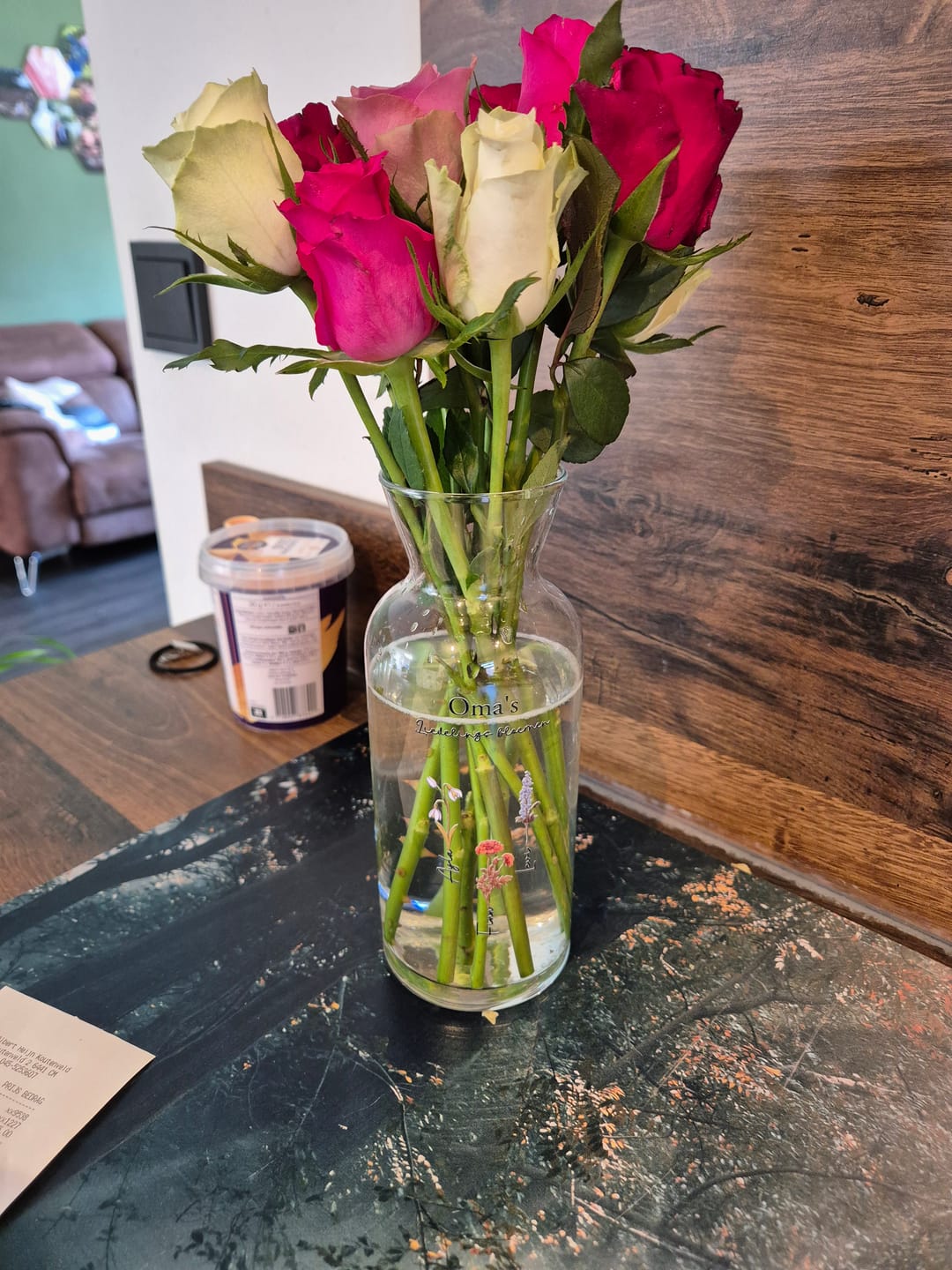 Customer photo review of Mama’s tuin – Gepersonaliseerde glazen vaas met naam en bloemen voor mama en oma