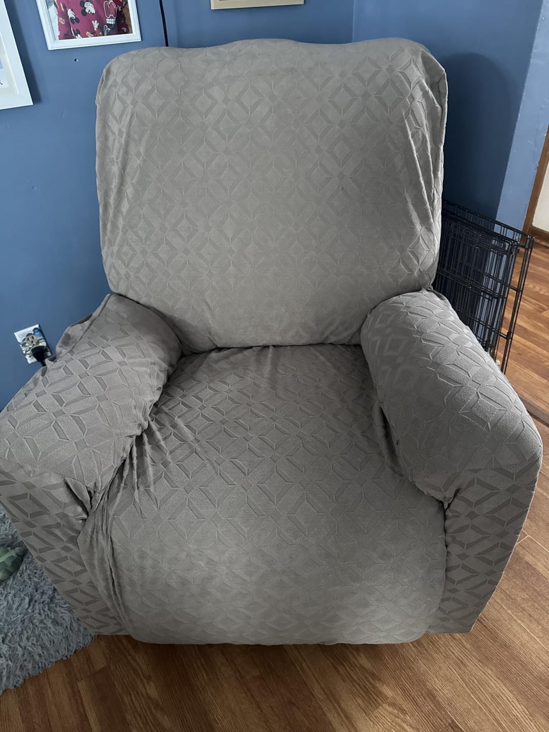 Customer photo review of Stretch Waterproof Recliner Sofa Cover with Pockets Washable Recliner Slipcovers