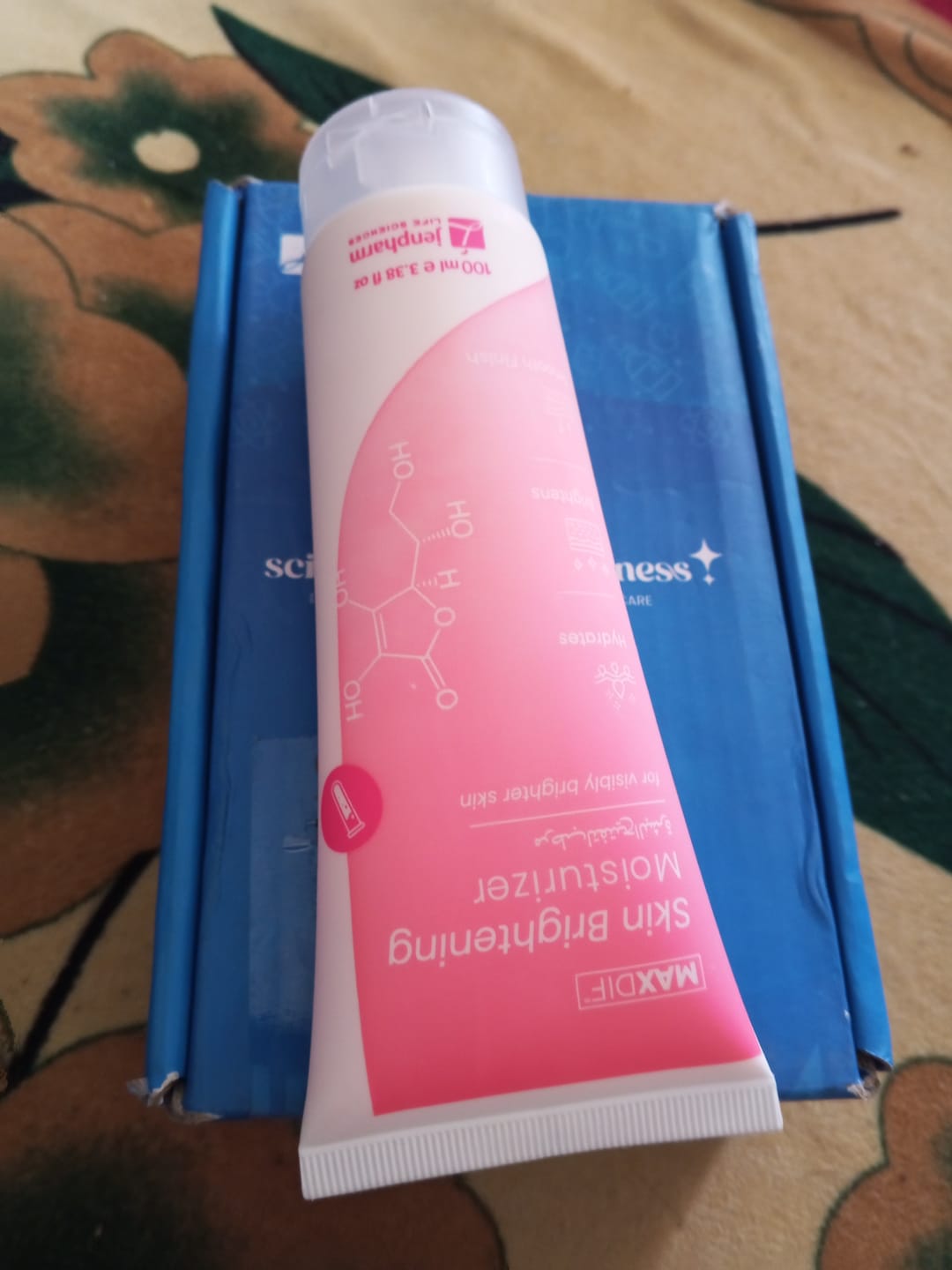 Customer photo review of Maxdif Brightening Moisturizer