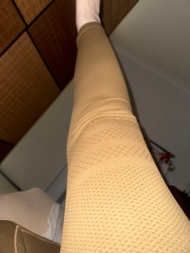 Close-up of a reviewer's leg in tan 3D Anti-Cellulite Leggings, showing the textured material.