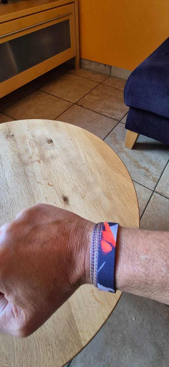 Customer photo review of Never Give Up - Elastisches Armband