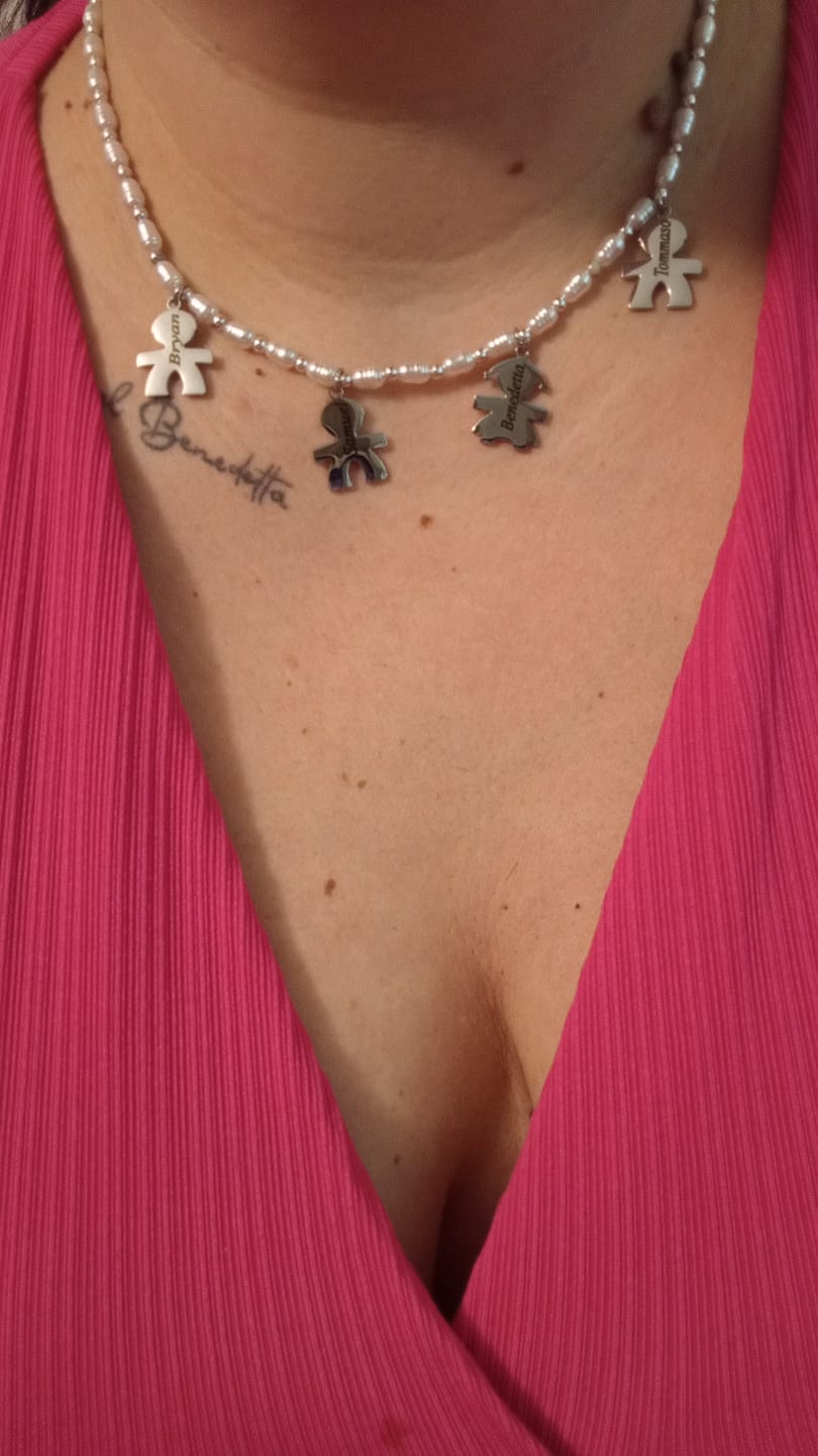 Customer photo review of Girocollo Family In Perle con ciondoli Bimbo Personalizzati