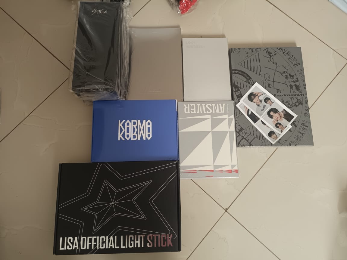 Customer photo review of STRAY KIDS - KARMA 4TH ALBUM STANDARD RANDOM