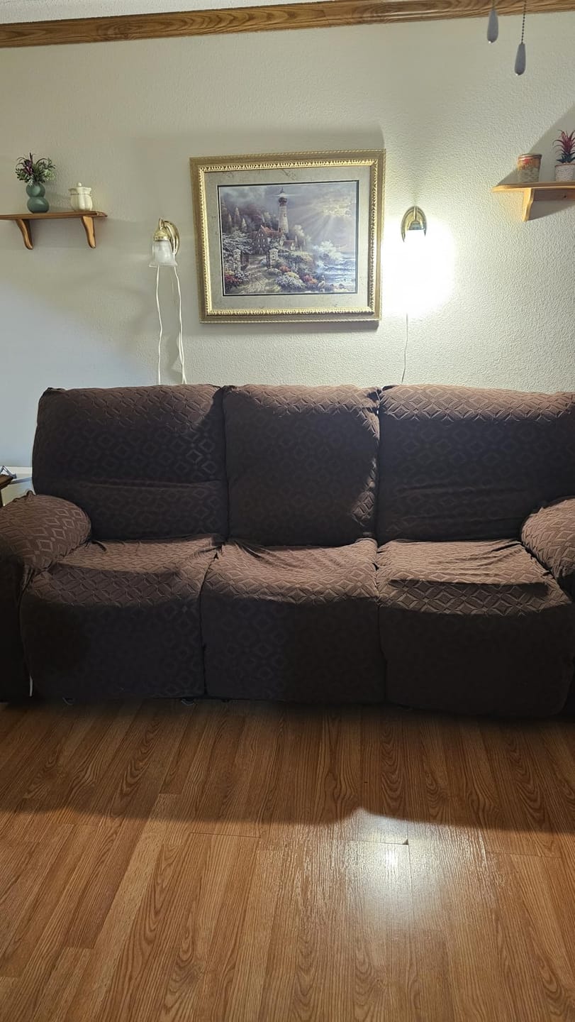 Customer photo review of Stretch Waterproof Recliner Sofa Cover with Pockets Washable Recliner Slipcovers