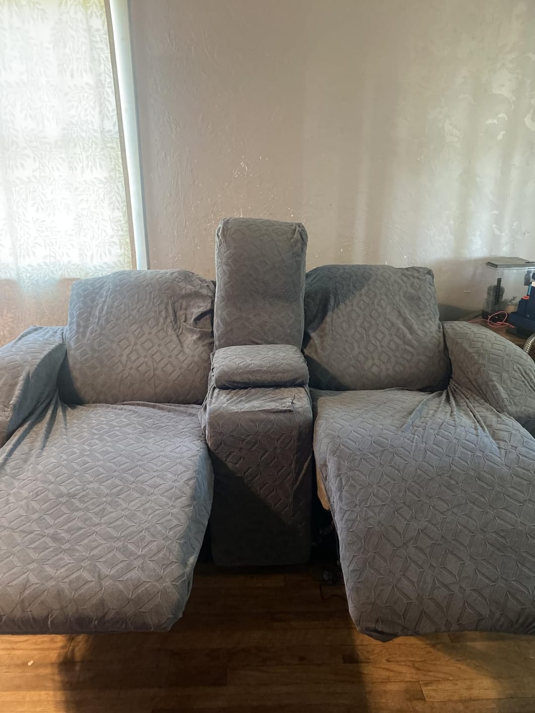 Customer photo review of Stretch Waterproof Recliner Sofa Cover with Pockets Washable Recliner Slipcovers